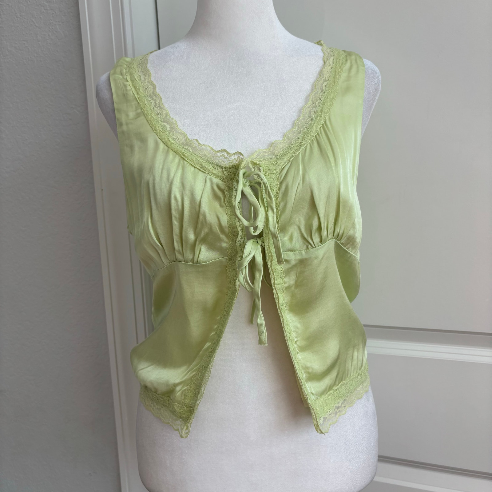 Olivaceous Women’s Green Cropped Prairie Top L Coquette Feminine Flirty Milkmaid